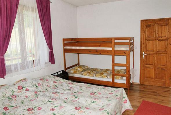 Kalaris Vendeghaz Apartment Holloko Bilik gambar
